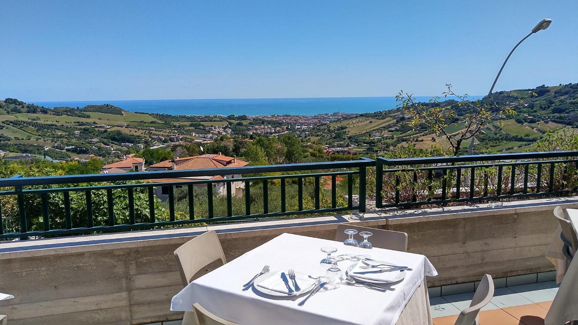 Hotel Ristorante Il Grillo Acquaviva Picena Ngoại thất bức ảnh